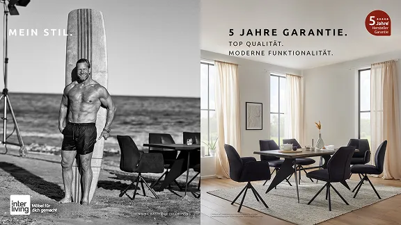 Henning Baum mit Surfbrett am Strand neben einer Esszimmergruppe der Serie 5116